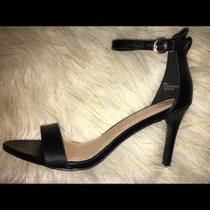 Black Ankle Strap Heels🖤